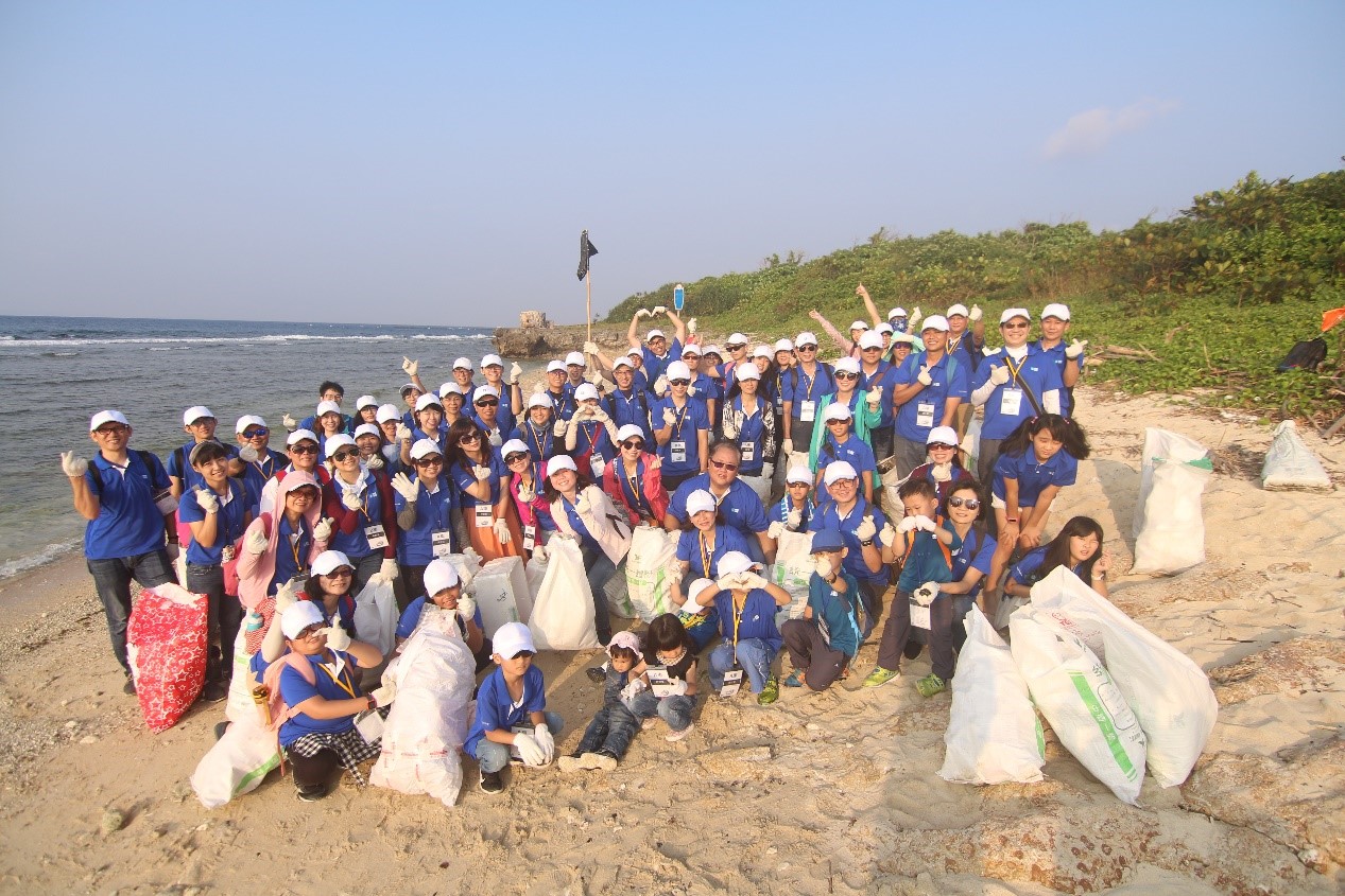 Chugai Pharma Taiwan cares ocean environment: save sea turtle by beach cleanup
