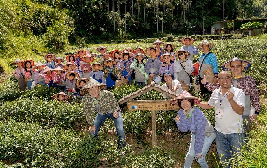 台灣中外製藥守護山河流域–藍鵲茶生態農遊家庭日